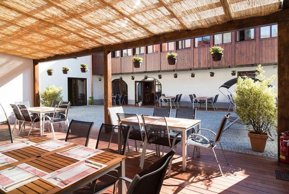 Hotel Restaurant Darwin براغ المظهر الخارجي الصورة